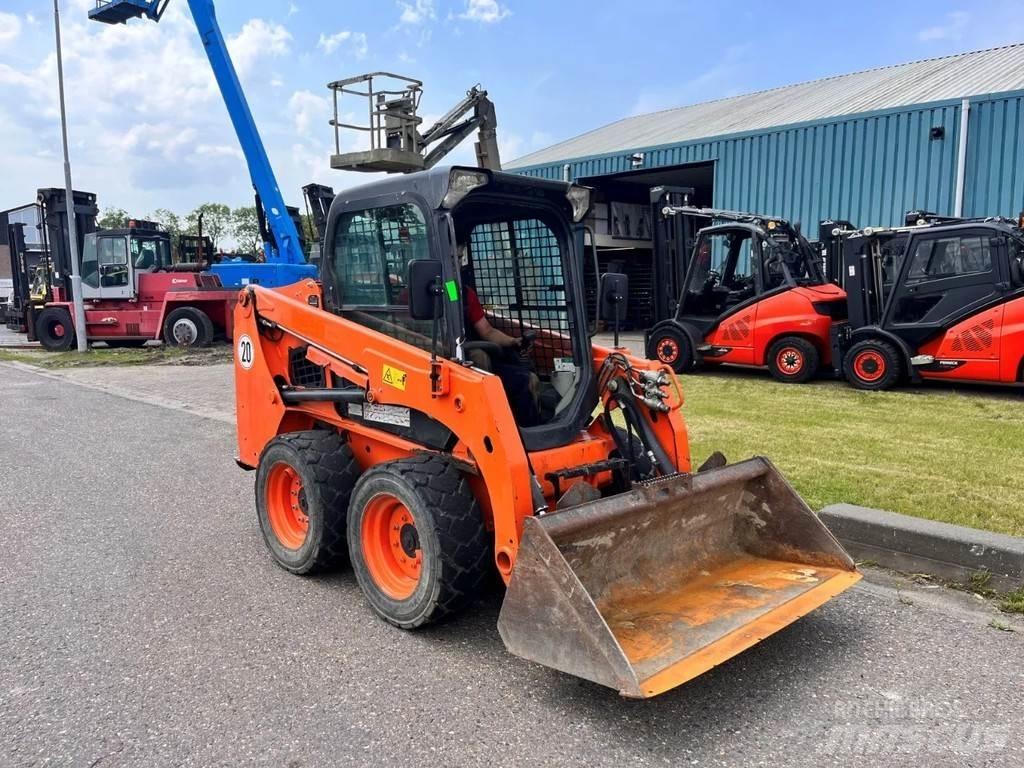 Bobcat S450 滑移装载机