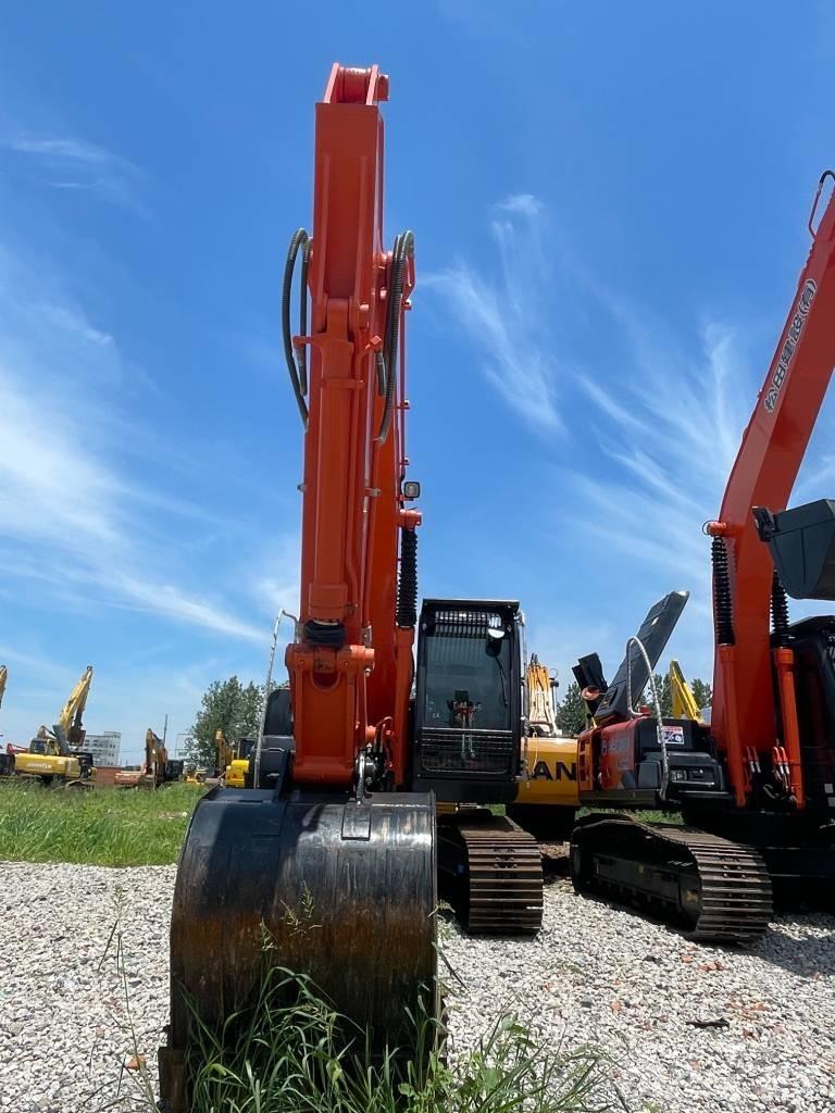 Hitachi ZX 200 履带挖掘机