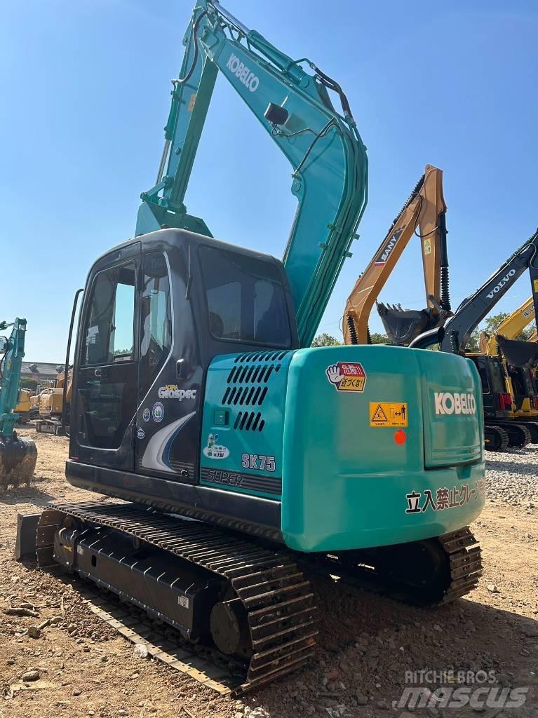 Kobelco SK 75 小型挖掘机