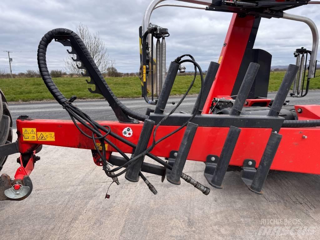 Kuhn SW4014 牧草包膜机