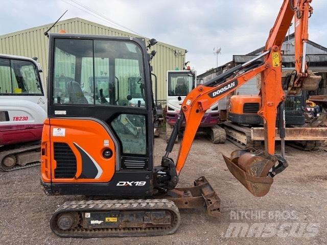 Doosan DX 19Z 小型挖掘机