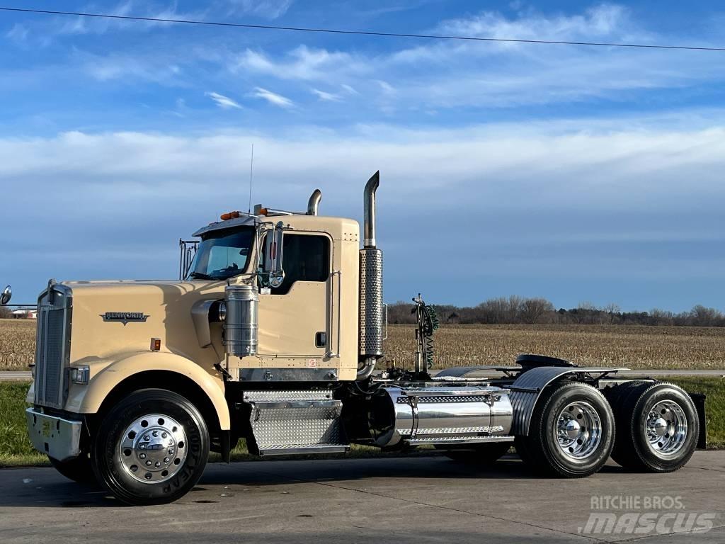 Kenworth W 900 牵引车