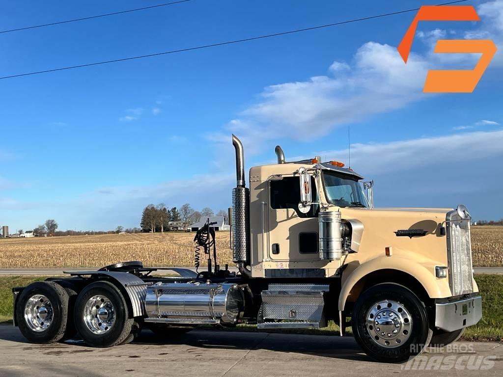 Kenworth W 900 牵引车