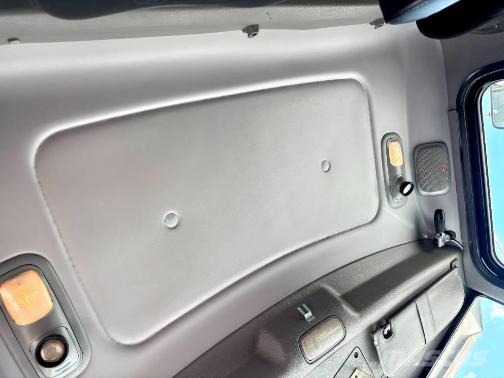 Peterbilt 388 牵引车