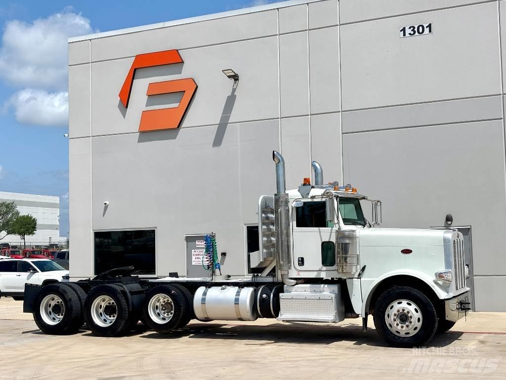 Peterbilt 388 牵引车