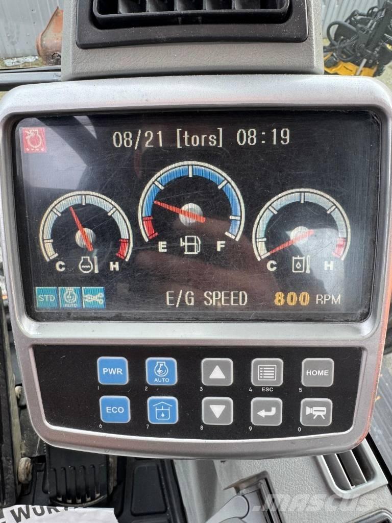 Doosan DX 140 W 轮式挖掘机