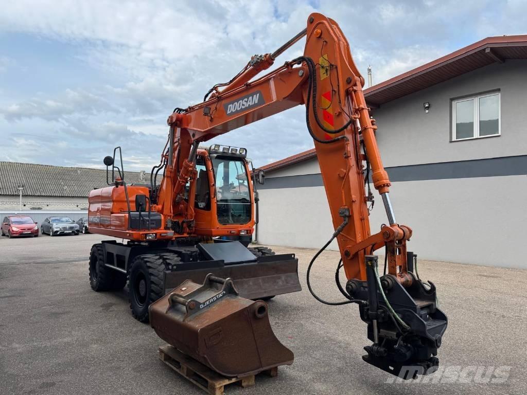 Doosan DX 140 W 轮式挖掘机