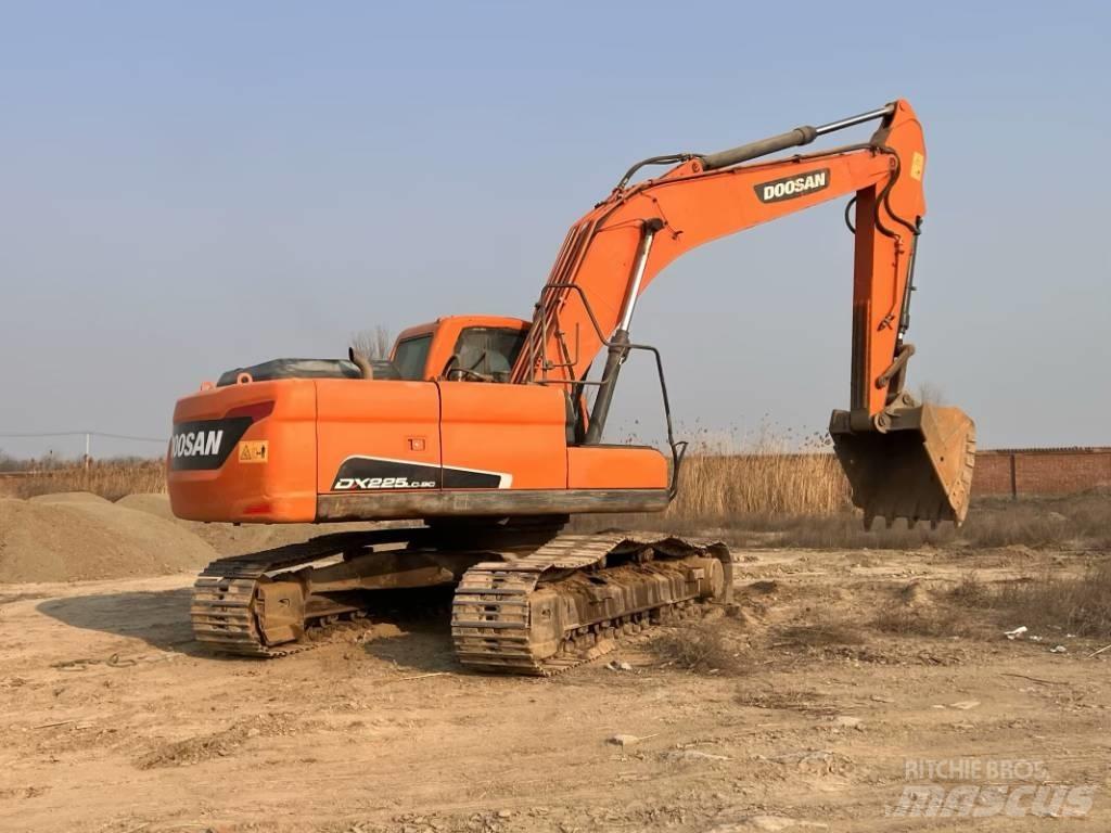Doosan DX225LC-9C 履带挖掘机