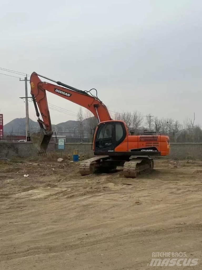 Doosan DX225LC-9C 履带挖掘机