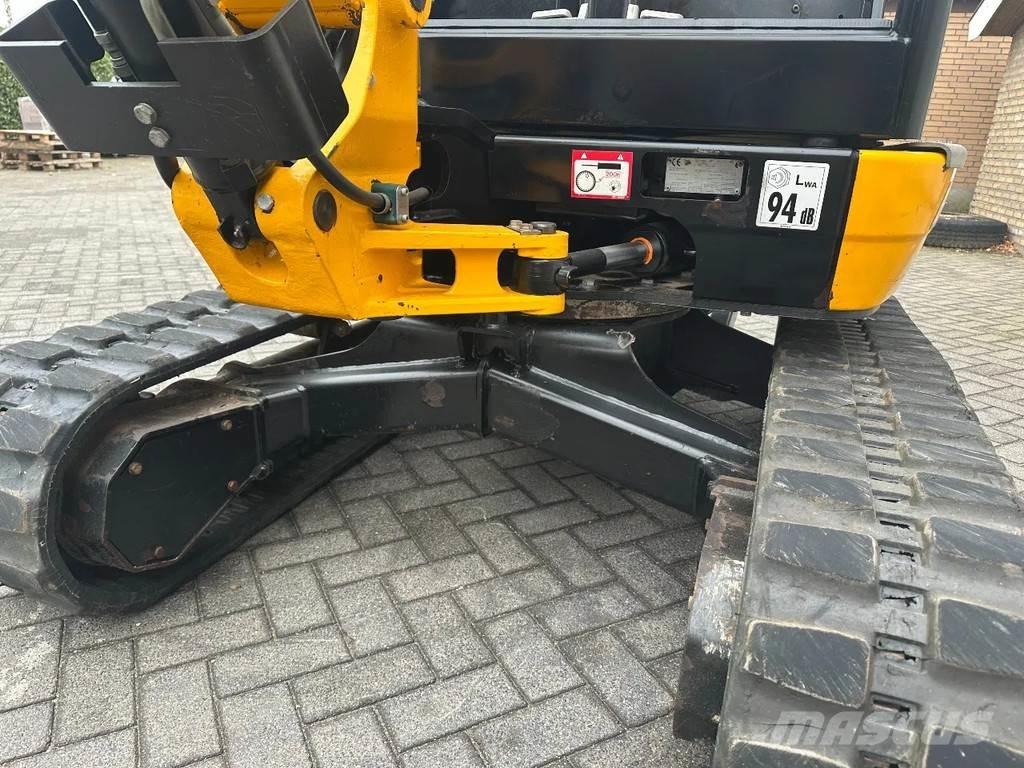 JCB 8026 CTS 小型挖掘机