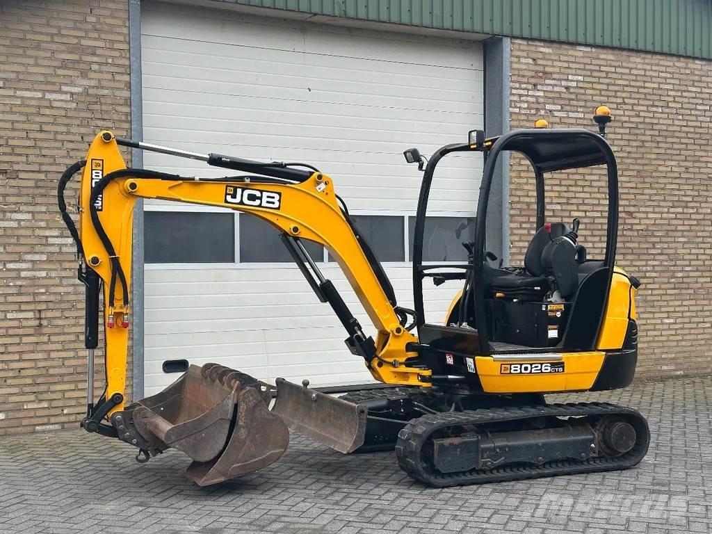 JCB 8026 CTS 小型挖掘机