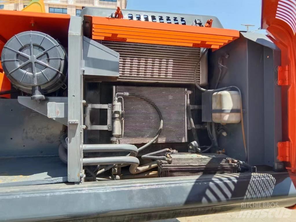 Hitachi ZX 240 履带挖掘机