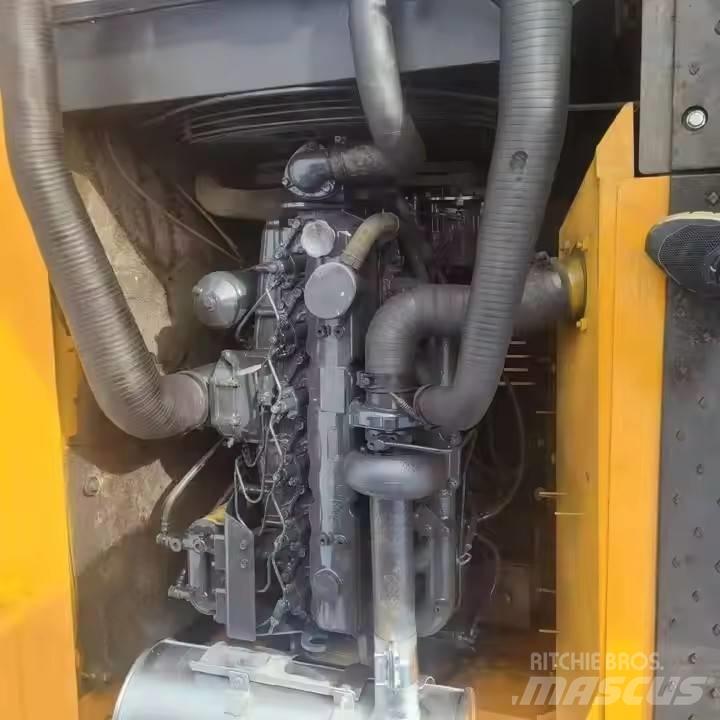 Hyundai 225 履带挖掘机