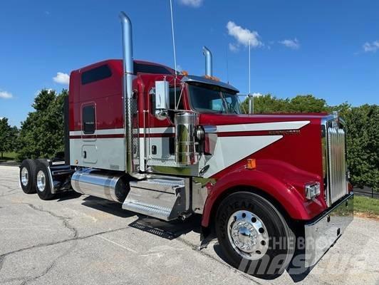Kenworth W 900 牵引车