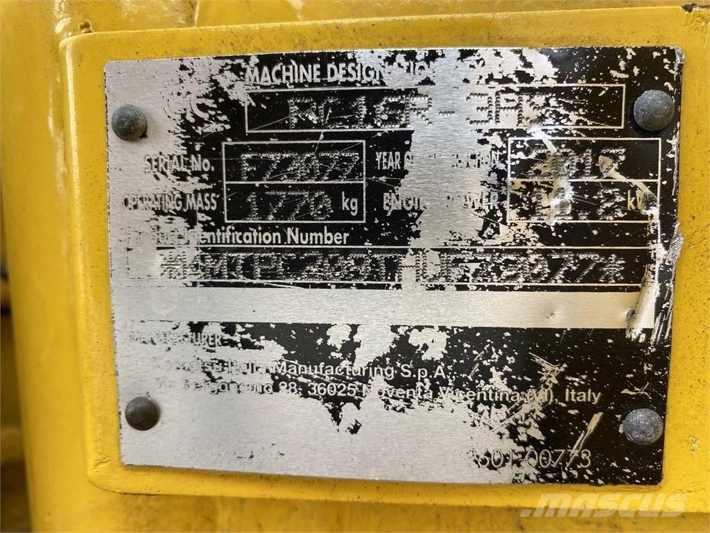 Komatsu PC16R-3HS 轮式挖掘机