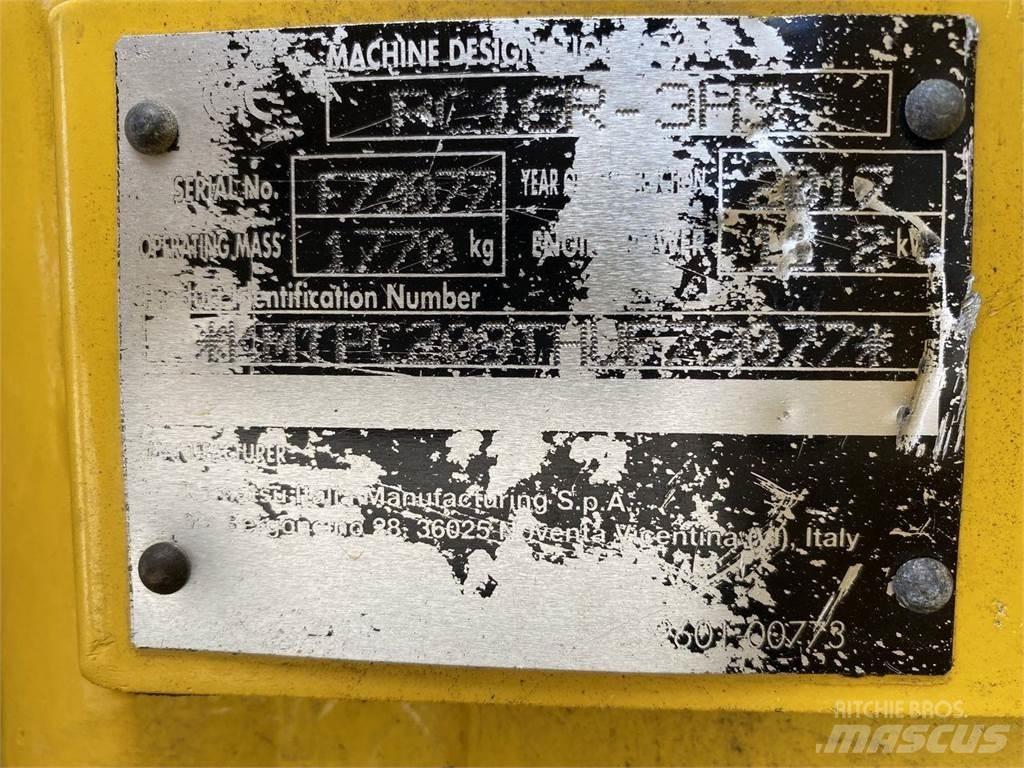 Komatsu PC16R-3HS 轮式挖掘机