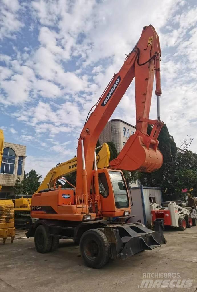 Doosan DH 210 W-7 轮式挖掘机