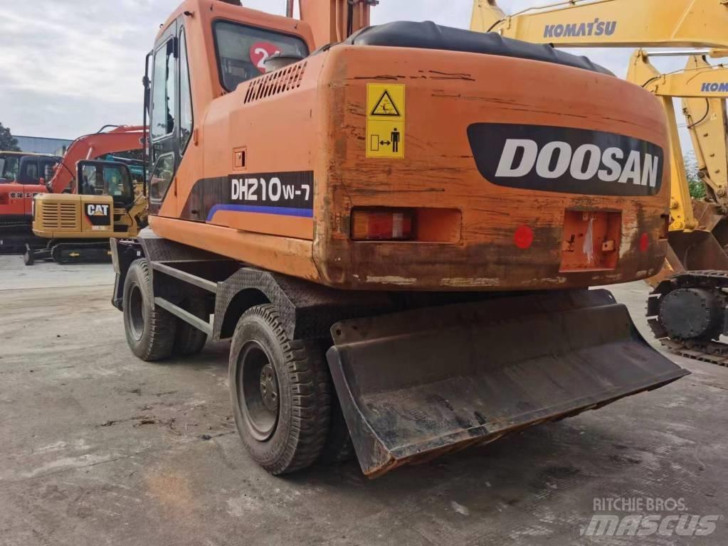Doosan DH 210 W-7 轮式挖掘机