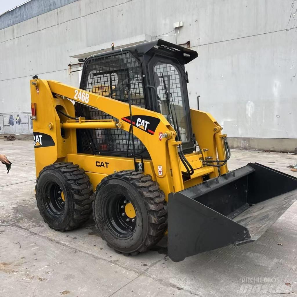 CAT 246 B 小型装载机