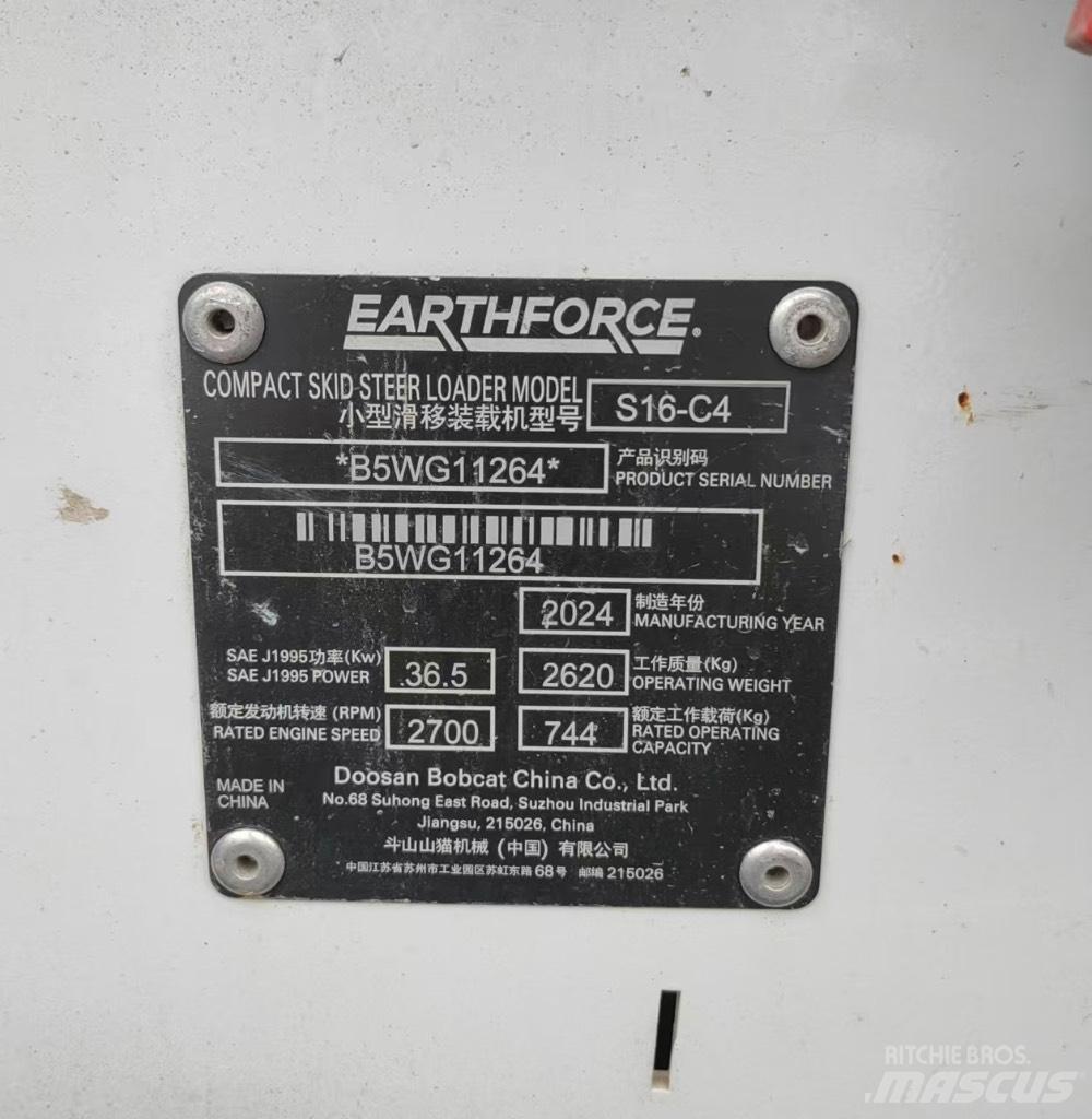 Bobcat S 16 滑移装载机