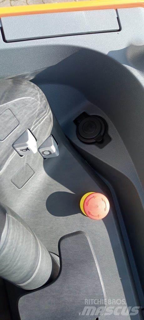 Toyota LSI200 手摇升降机