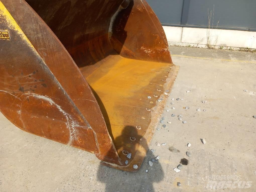 Komatsu WA475-10 轮式装载机