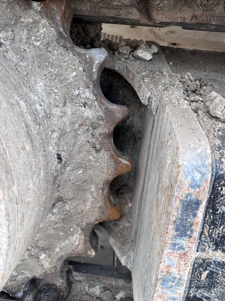 CAT 323 履带挖掘机