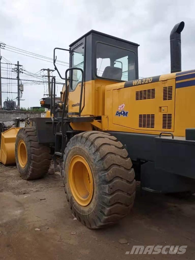 Komatsu WA 320-3 轮式装载机