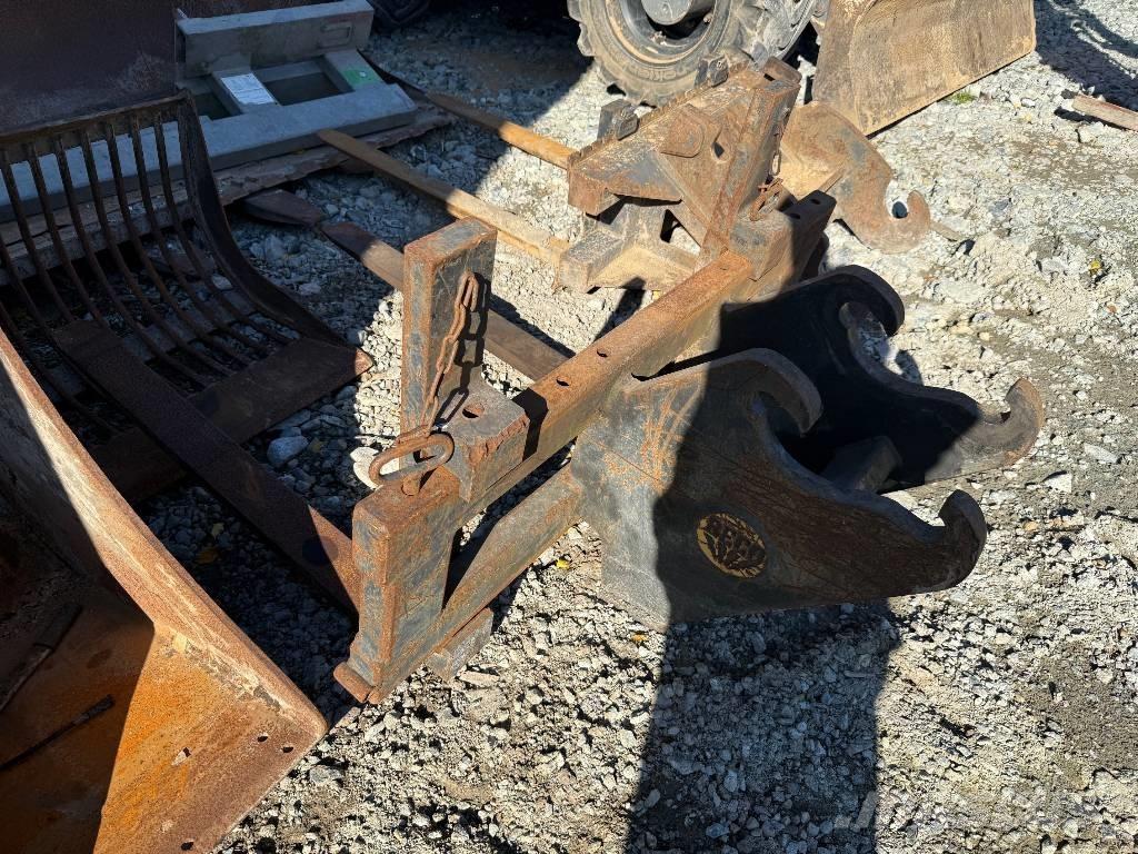 Mecalac 7 MWR 轮式挖掘机