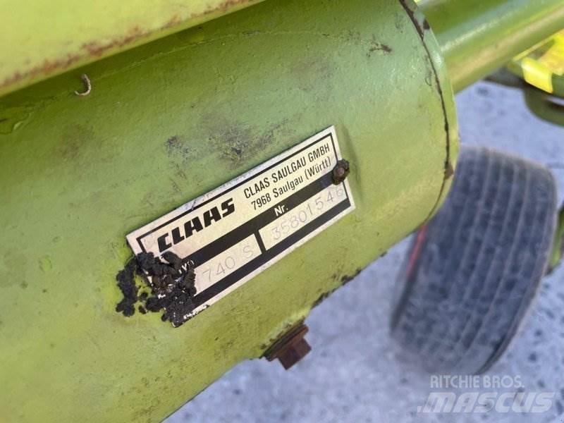 CLAAS 740 S 犁耙和摊草机