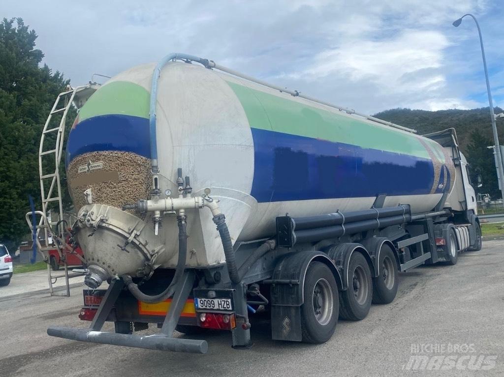 Spitzer SK2460CAL 油罐半挂车