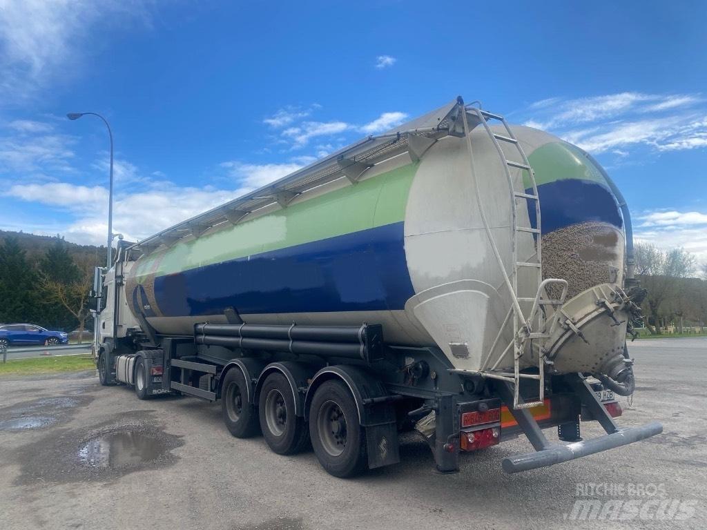 Spitzer SK2460CAL 油罐半挂车
