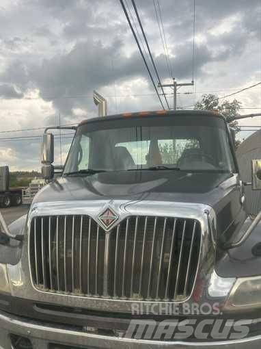 International 4400 牵引车