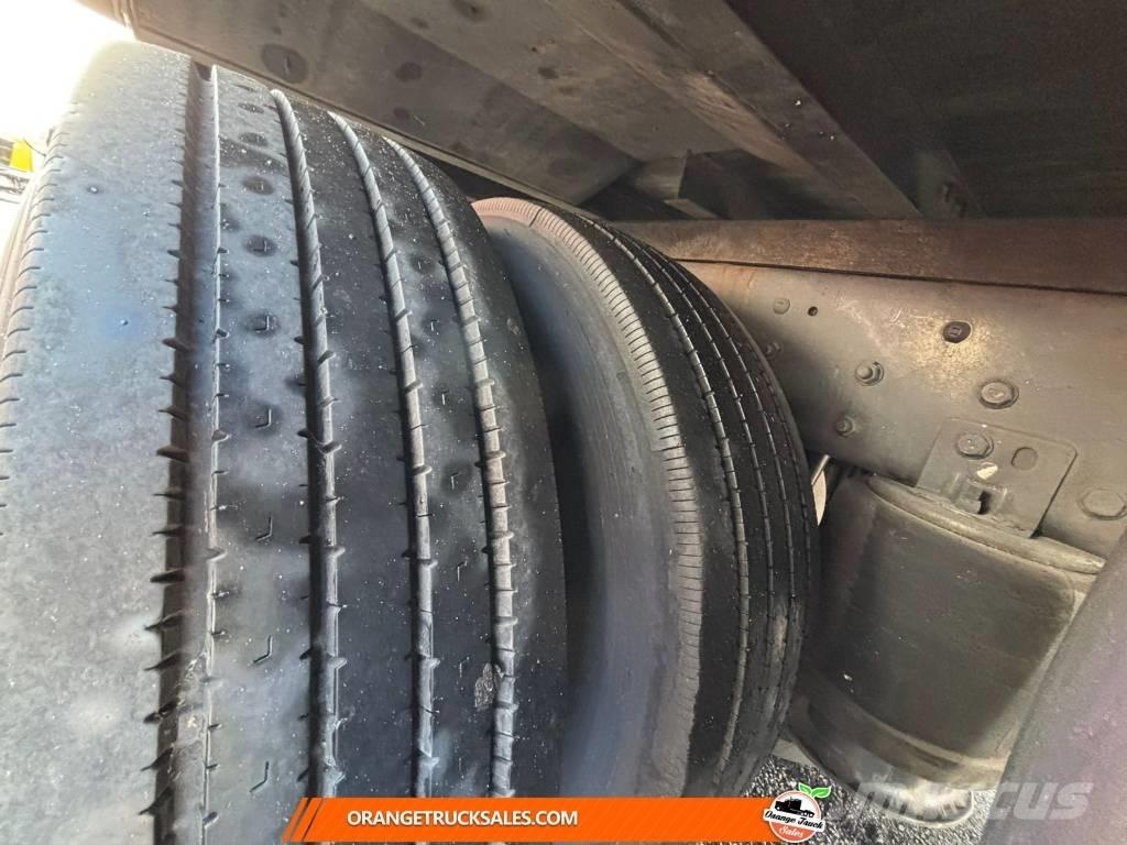 International MV607 厢式货车