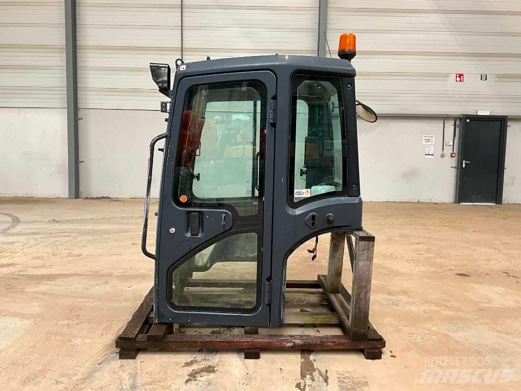 Kubota U 48-4 / U 55-4 驾驶室与内部