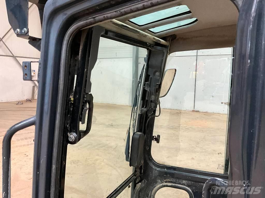 Kubota U 48-4 / U 55-4 驾驶室与内部