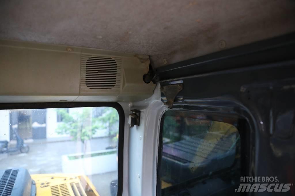Komatsu PC 130-7 小型挖掘机