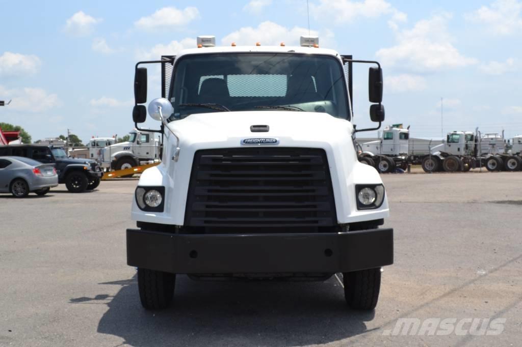 Freightliner 114SD 平板栏板货车