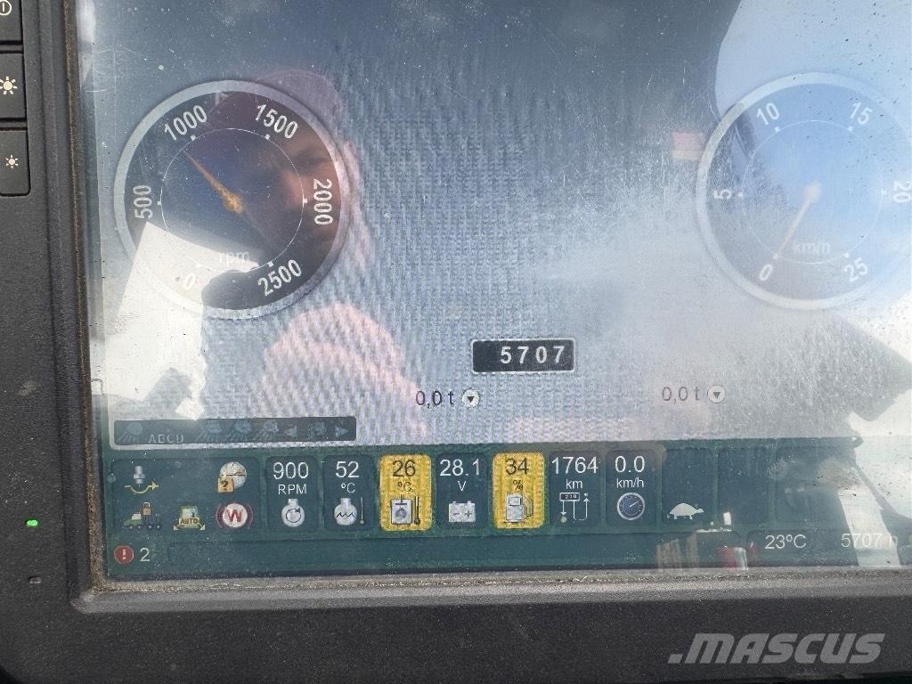 John Deere 810 E 集运机