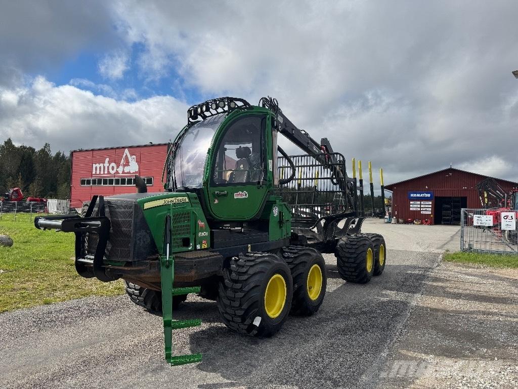 John Deere 810 E 集运机
