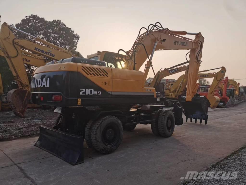 Hyundai R210W-7 轮式挖掘机