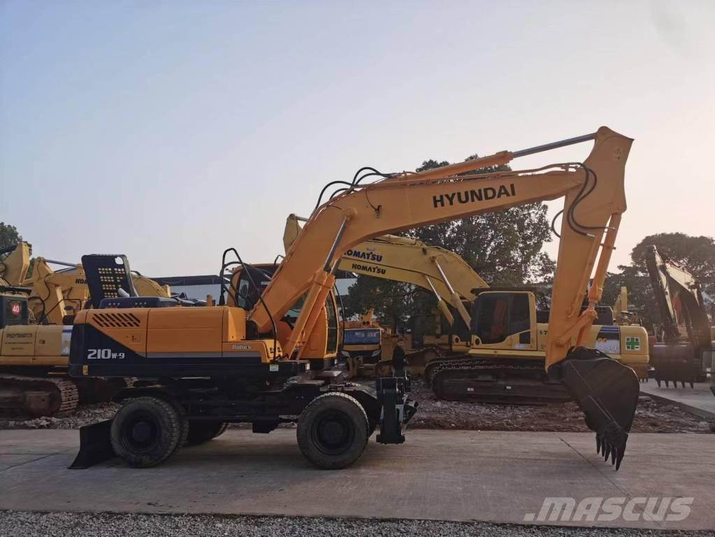 Hyundai R210W-7 轮式挖掘机