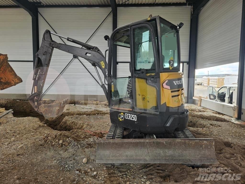 Volvo ECR 25 D 小型挖掘机
