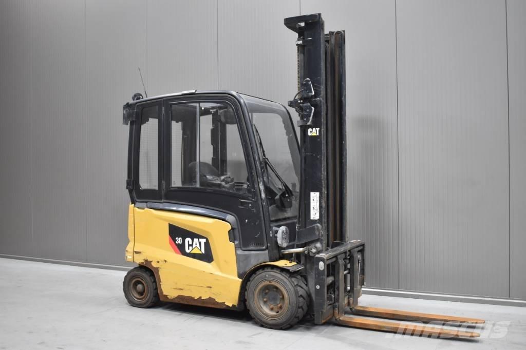 CAT EP 30 CN 电动叉车