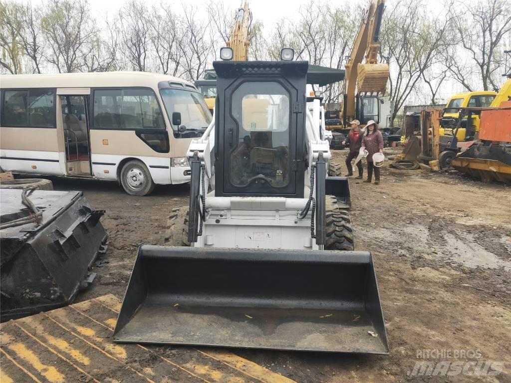 Bobcat S130 滑移装载机