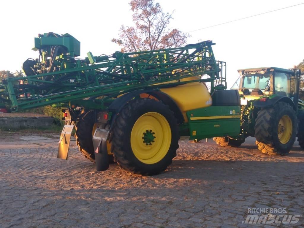 John Deere R944i 牵引式喷雾机