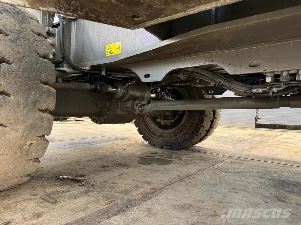 Sennebogen 825M E 工业挖掘机