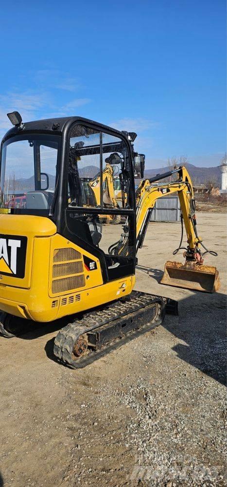 CAT 302.2 D 小型挖掘机
