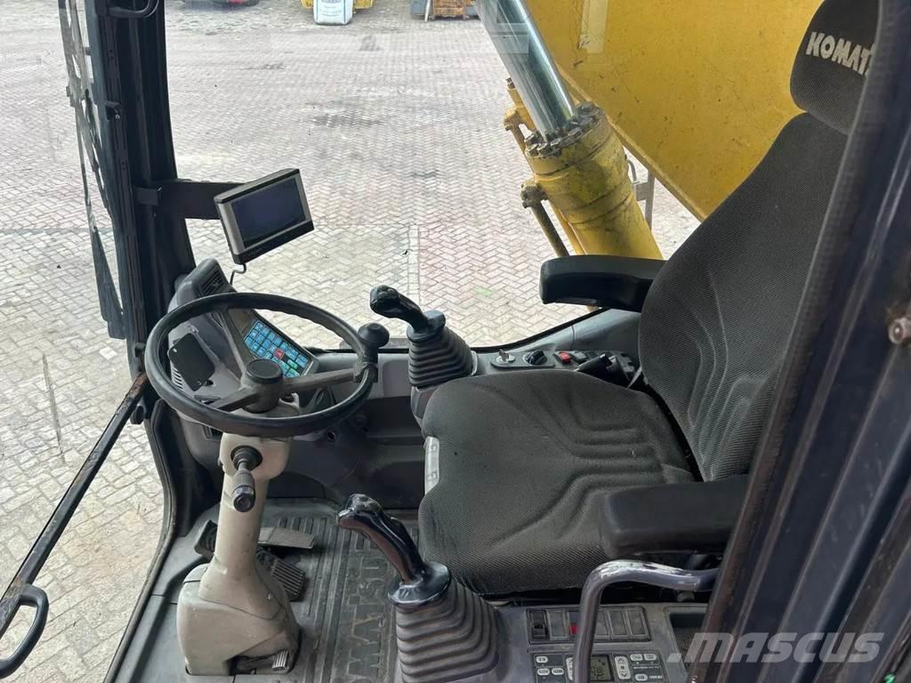 Komatsu PW200 轮式挖掘机