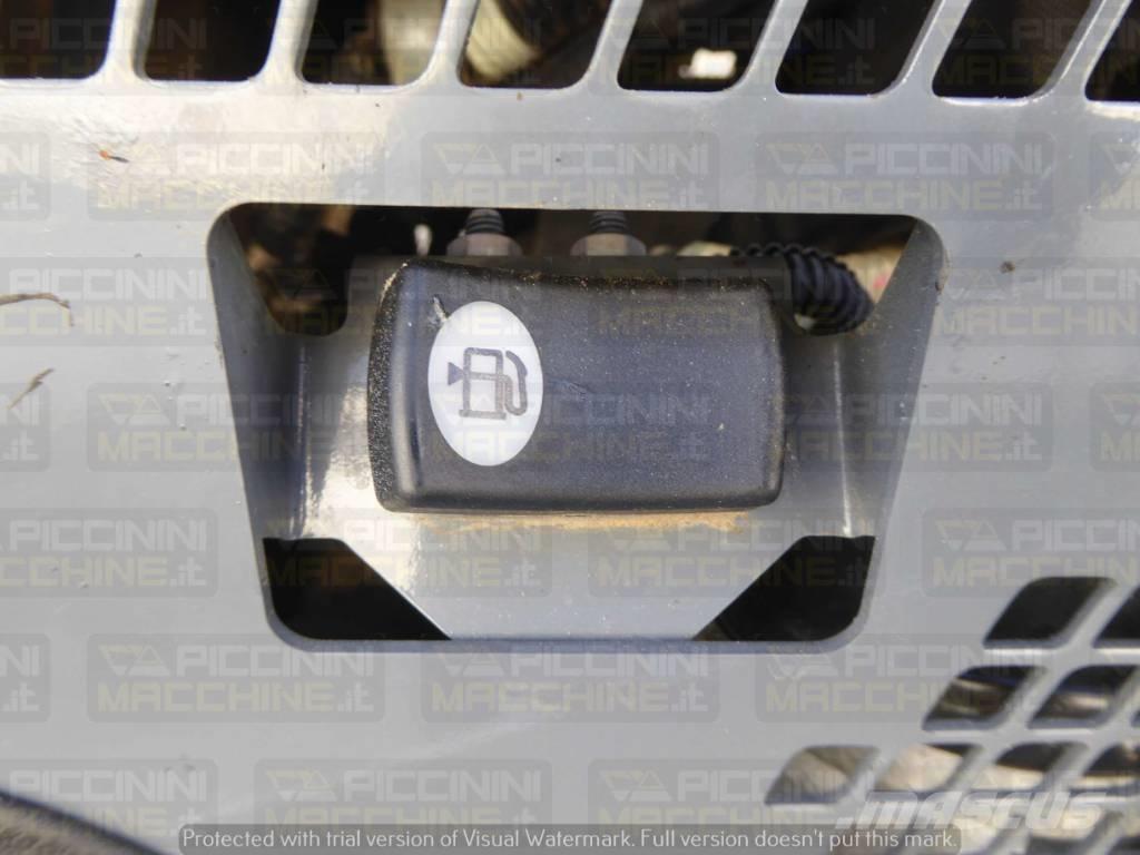 Takeuchi TL10V2 履带式装载机